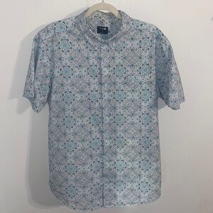 Hurley, men’s button up short sleeve shirt. Size XL. Excellent condition!